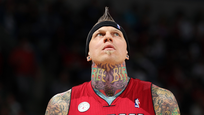 篮球火箭旧将回归休城，粉丝热烈欢迎（前火箭球员重返休斯敦，球迷热情欢迎）