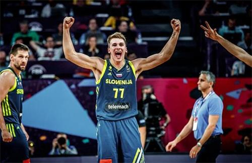 中超赛季最佳比赛候选：两回合京鲁大战在列（中超赛季最佳对决候选出炉：京鲁两回合之战入围）