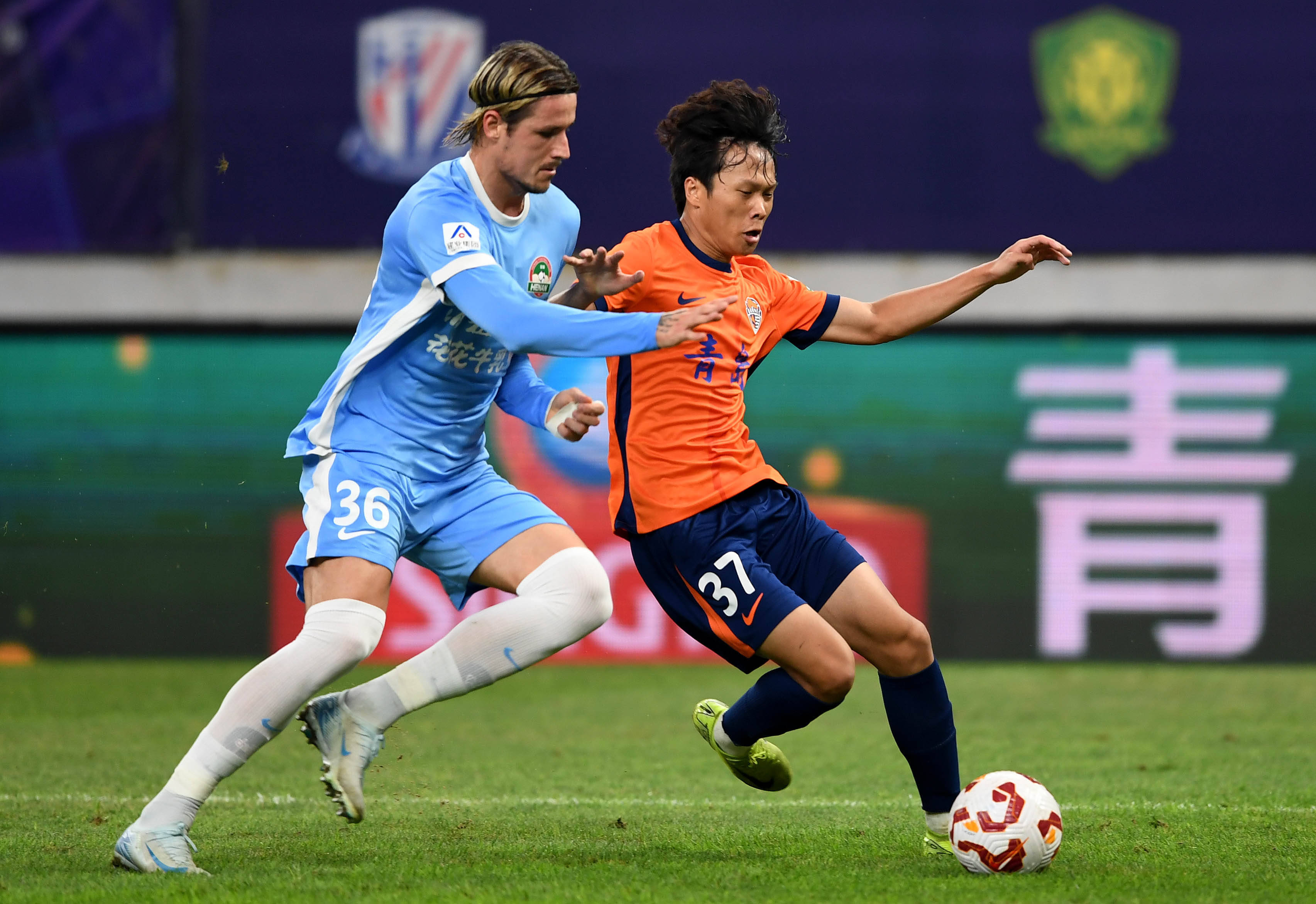 自2024年10月以来，迈尼昂首次在俱乐部赛事扑出点球（迈尼昂在俱乐部赛场完成自2024年10月以来的首次扑点）