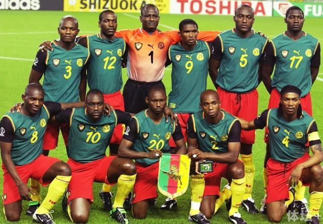 福克斯强突多特对抗后差点丢球&裁判吹多特犯规 雷霆挑战但失败（福克斯突破与多特对抗险酿失误，裁判判罚多特犯规，雷霆挑战失败）