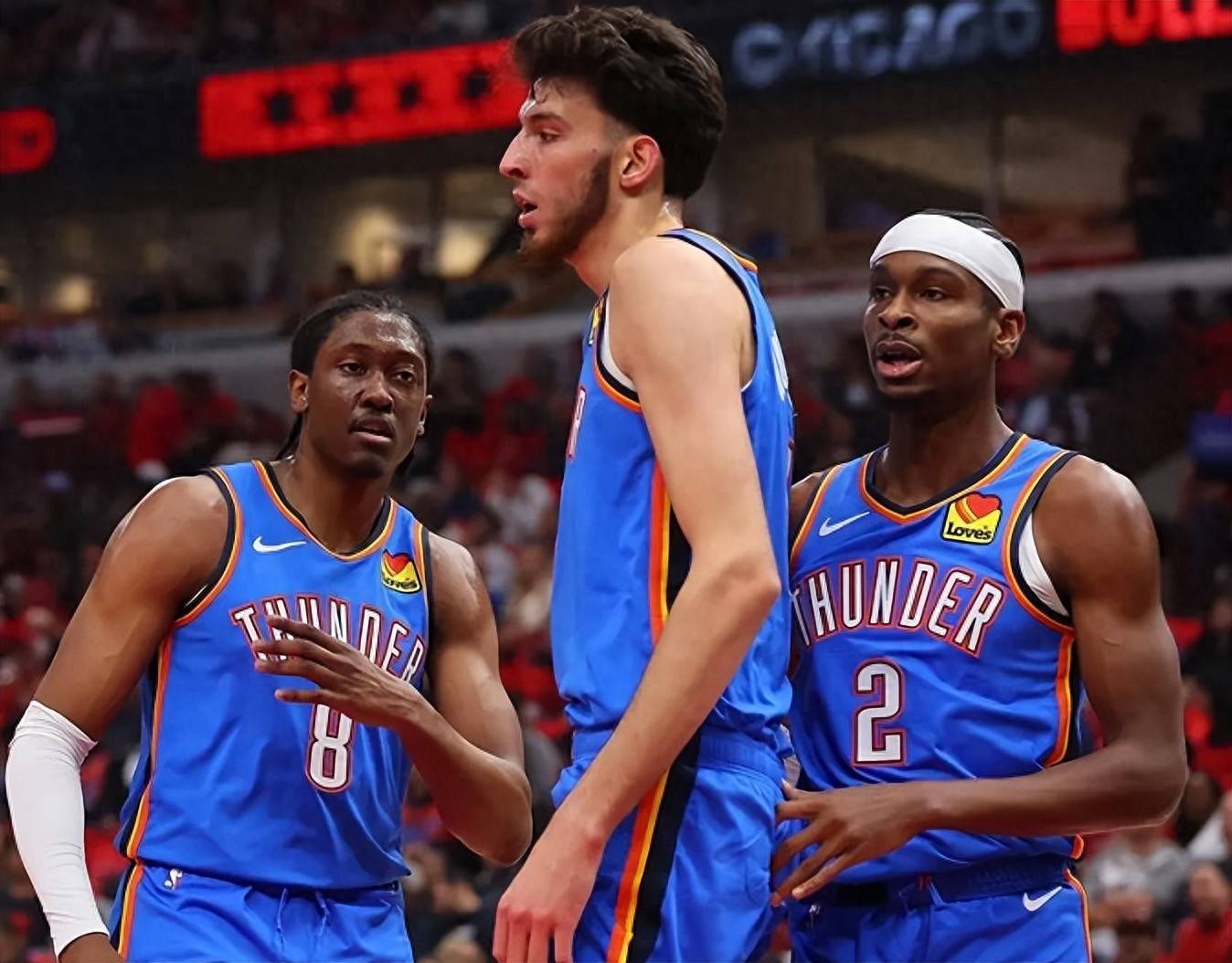 疯狂一战！公牛&老鹰合砍302分，刷新本赛季多项纪录（惊天对决！公牛与老鹰联手轰下302分，多项赛季纪录被改写）