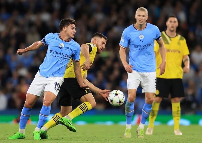 篮球篮网主力球员赛后受媒体采访（篮网队核心球员赛后接受媒体采访）