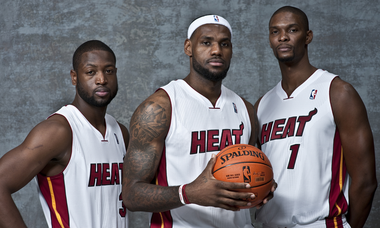 NBA：湖人遭遇惨败 浓眉受困犯规困扰（NBA：湖人吞下惨败，浓眉陷入犯规困境）