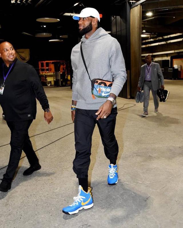 每体：吕迪格疑似受伤，皇马下轮仅剩阿森西奥一名后卫可用（每体：吕迪格恐伤缺，皇马下轮可用后卫只剩阿森西奥）