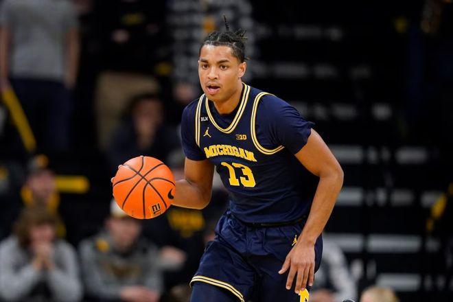 突破！狄龙·布鲁克斯成太阳队史第二快500分+50三分先生（里程碑！狄龙·布鲁克斯成为太阳队史达成500分+50三分第二快球员）