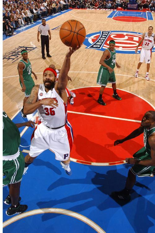 英媒盘点与主帅闹僵球员结局：小贝基恩C罗离队，希勒遭弃用（英媒梳理与主帅闹僵球员结局：贝克汉姆、基恩与C罗离队，希勒遭雪藏）