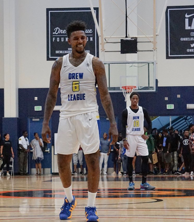 福克斯速度惊人，快速反击展现实力（福克斯疾如闪电，快攻尽显强大实力）