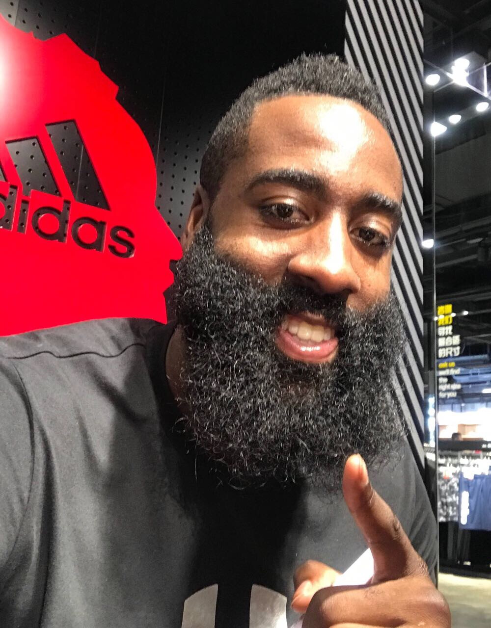 足球装备的科技革新解析（足球装备技术创新解读）