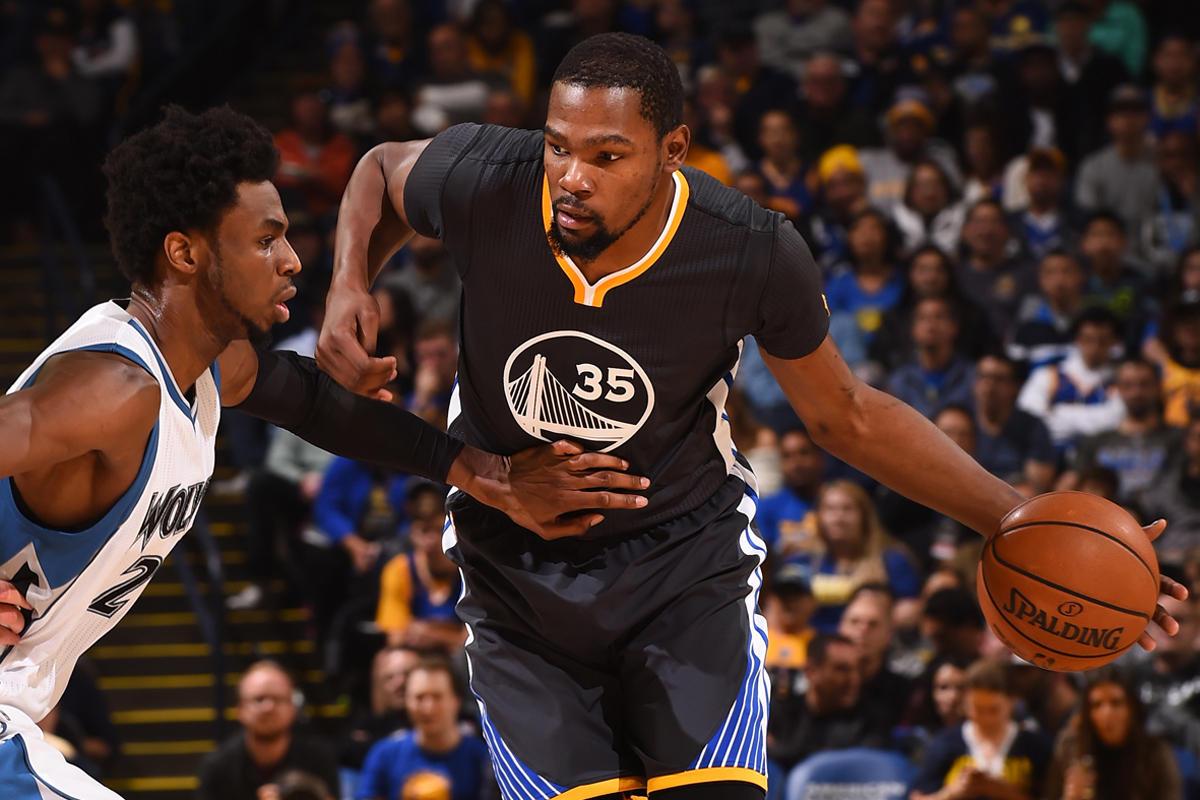 自贡一女士购买川超门票被骗，陆续转账13万余元（自贡女子购川超门票遭诈骗，先后转出13万多元）