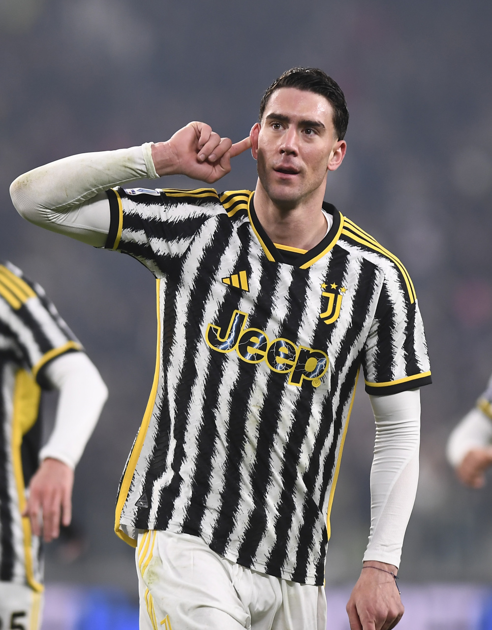 欧文送队友高尔夫球车！弗拉格：他心地善良非常好 对我也很关照（欧文豪赠队友高尔夫球车，弗拉格赞其善良贴心：对我照顾周到）