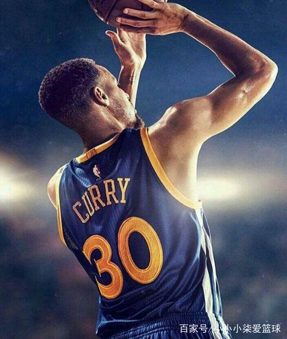 杀死比赛！鲍尔超远三分再中扩大领先优势（鲍尔再中超远三分，拉大分差锁定胜局）