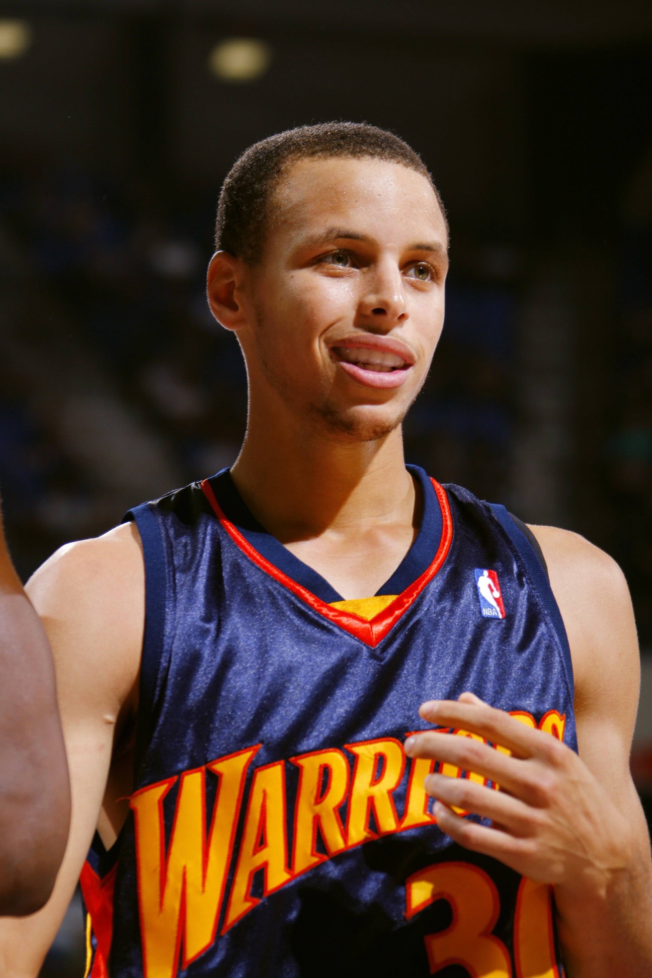 乔治娜点赞安东内拉庆祝梅西夺冠帖子，引发球迷热议（乔治娜点赞安东内拉庆祝梅西夺冠发文，球迷热议不断）