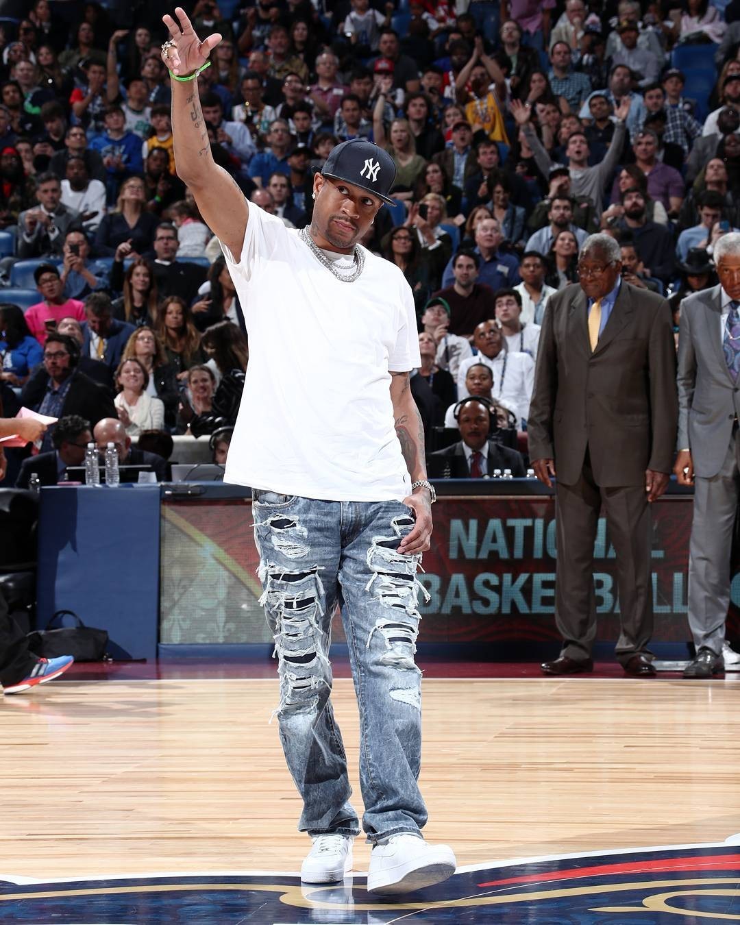 阿德莱德联vs墨尔本城首发：古德温无缘名单，纳布特先发（阿德莱德联战墨尔本城首发出炉：古德温缺席，纳布特首发登场）