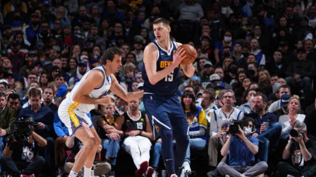 状态回暖！詹姆斯近两战场均24+11+7，投篮命中率61%（状态复苏！勒布朗近两场场均24分11篮板7助攻，投篮命中率61%）