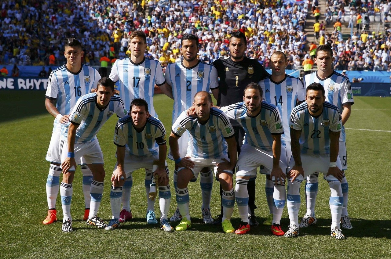 足坛一些球员会不会是有其他副业……？（一些足坛球员是否身兼副业？）