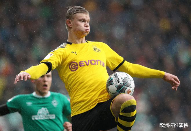 曼联英超赛场精彩抢断反击（曼联英超赛场断球后迅猛反击）