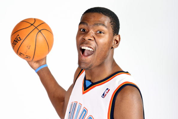 英格拉姆开场表现抢眼，半场砍下11分（英格拉姆火热开局，半场拿下11分）